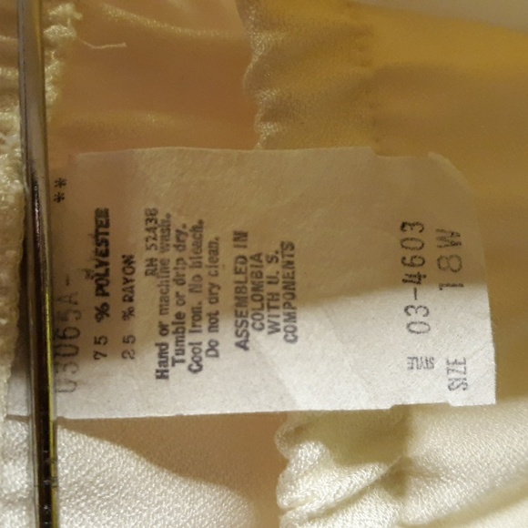 Halmode Plus Cream Suit - Picture 5 of 7